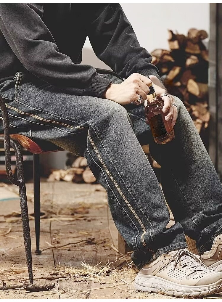 トレンド感溢れるメンズジーンズ ストライプデザイン