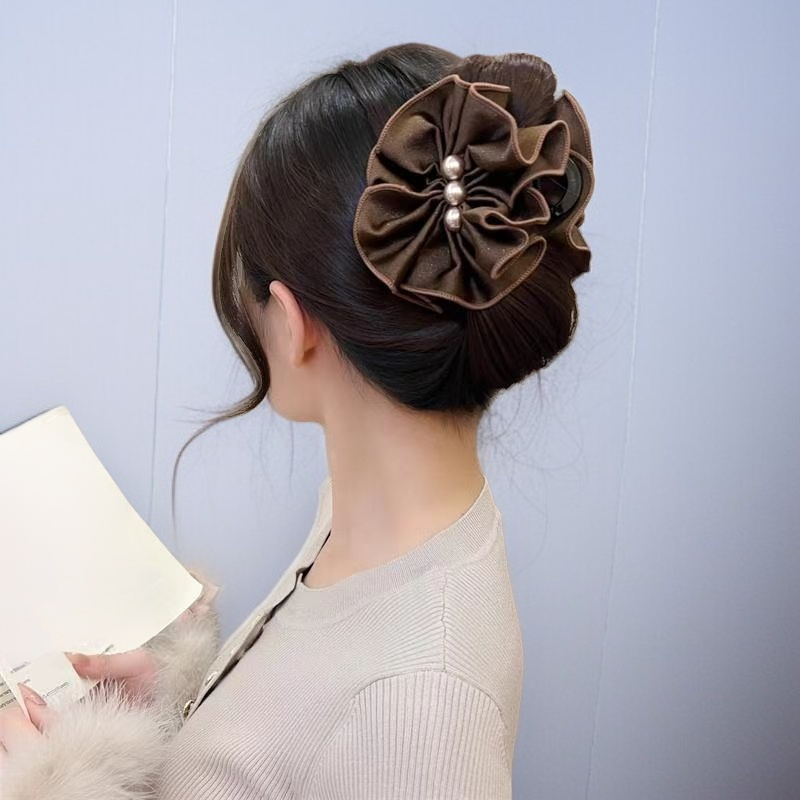 ファッショナブルなサテンパールのヘッドピース