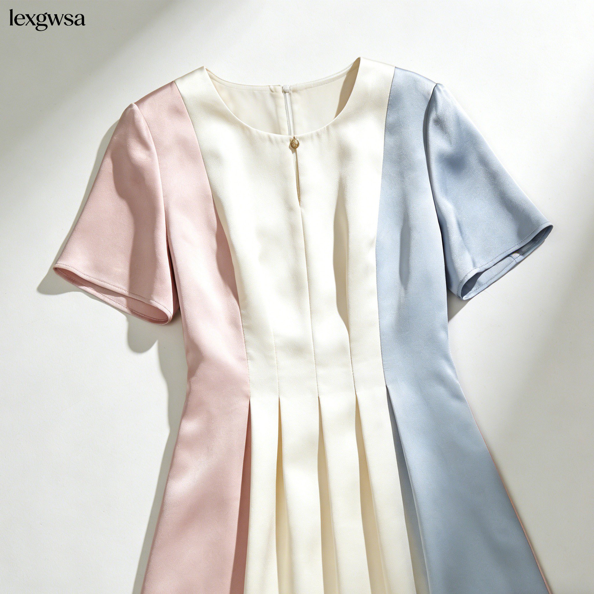 ชุดเดรสเรียบง่ายสำหรับฤดูร้อน