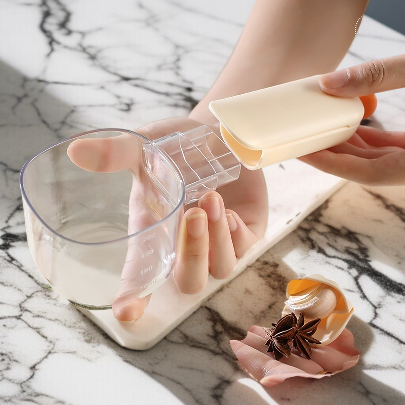 調理中に便利な定量ひしゃくの利用シーン