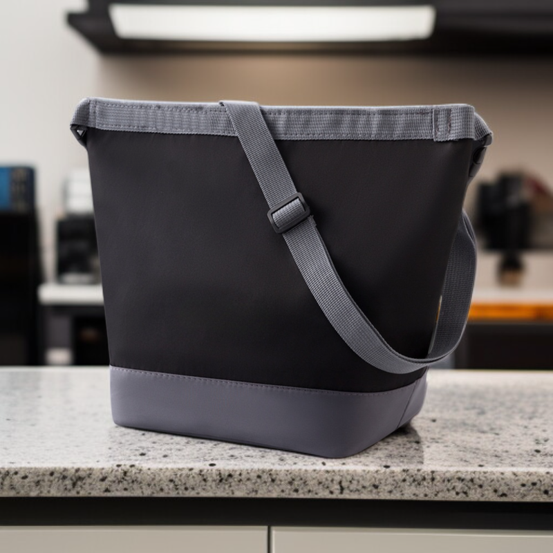 Große isolierte Lunch-Tasche