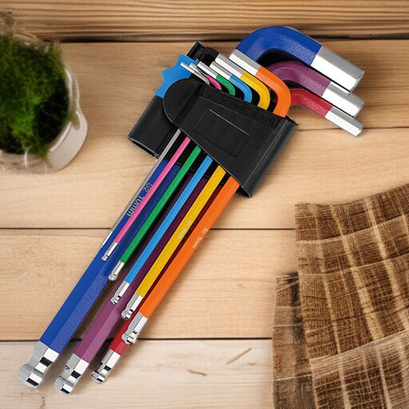 Verschiedene bunte Schraubwerkzeuge aus dem 9-teiligen Set