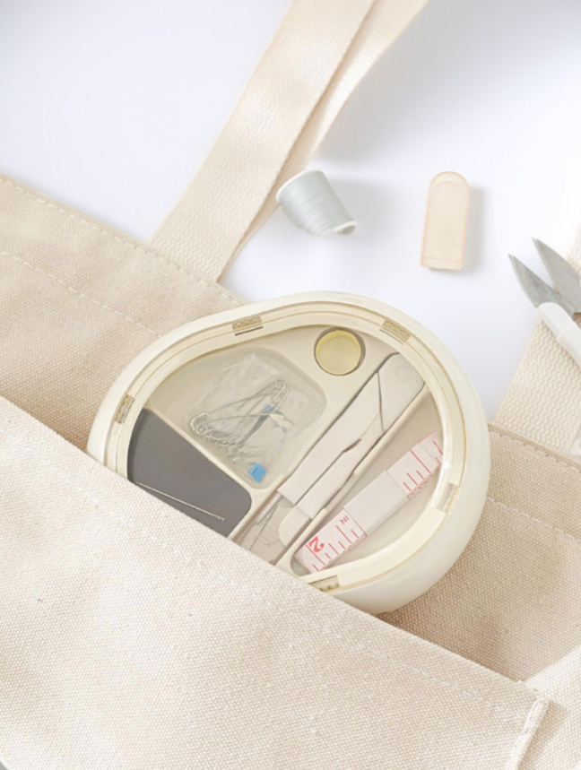 Herramientas de costura esenciales en un kit magnético