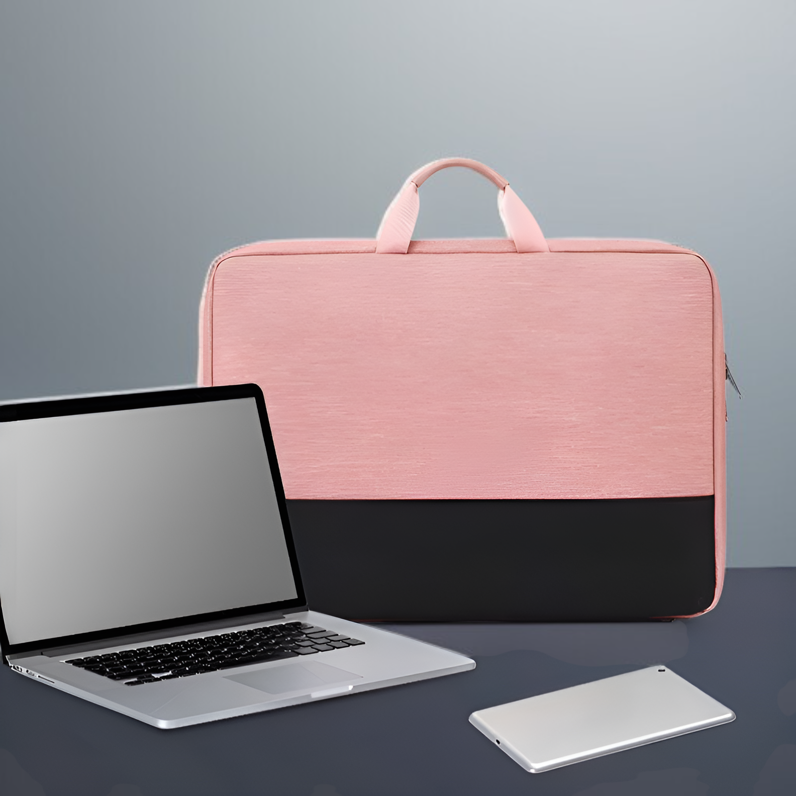 노트북을 넣은 심플 컴퓨터 가방 사용 예시