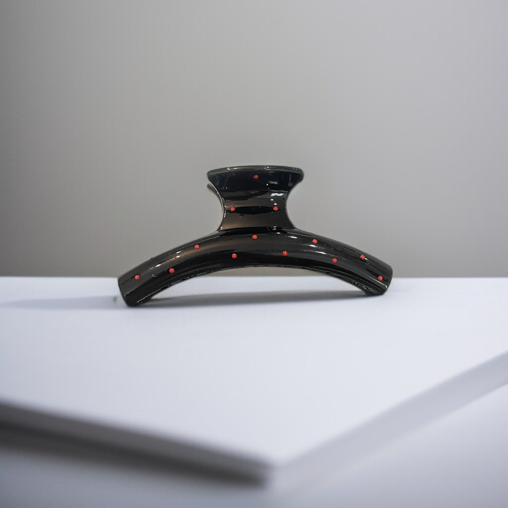 黑色抓夾搭配日常造型示意