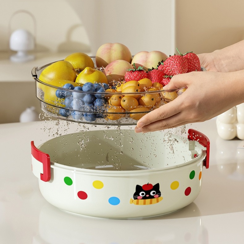 다양한 간식과 과일을 담을 수 있는 넉넉한 용량