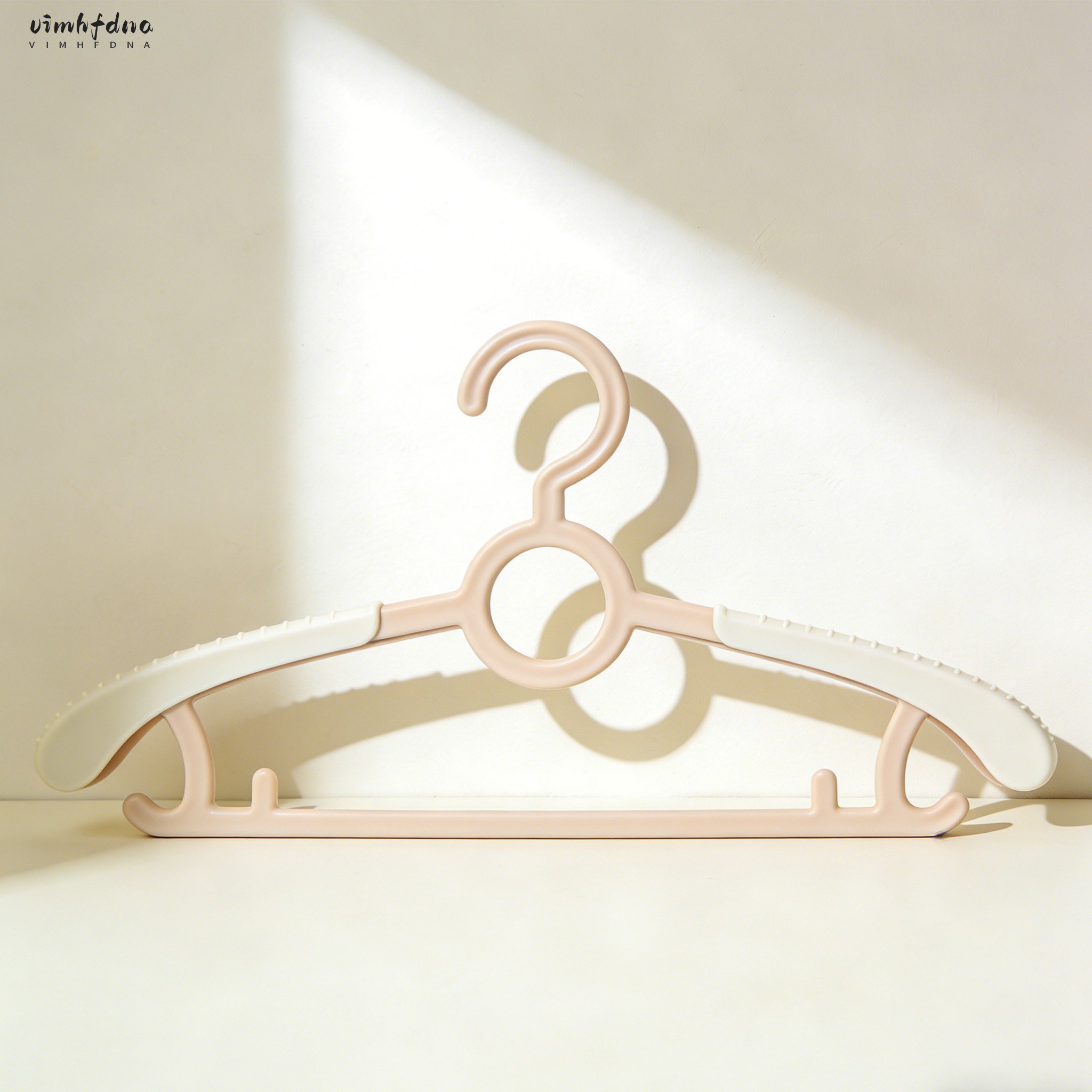 衣類がずり落ちない滑り止め加工ハンガー