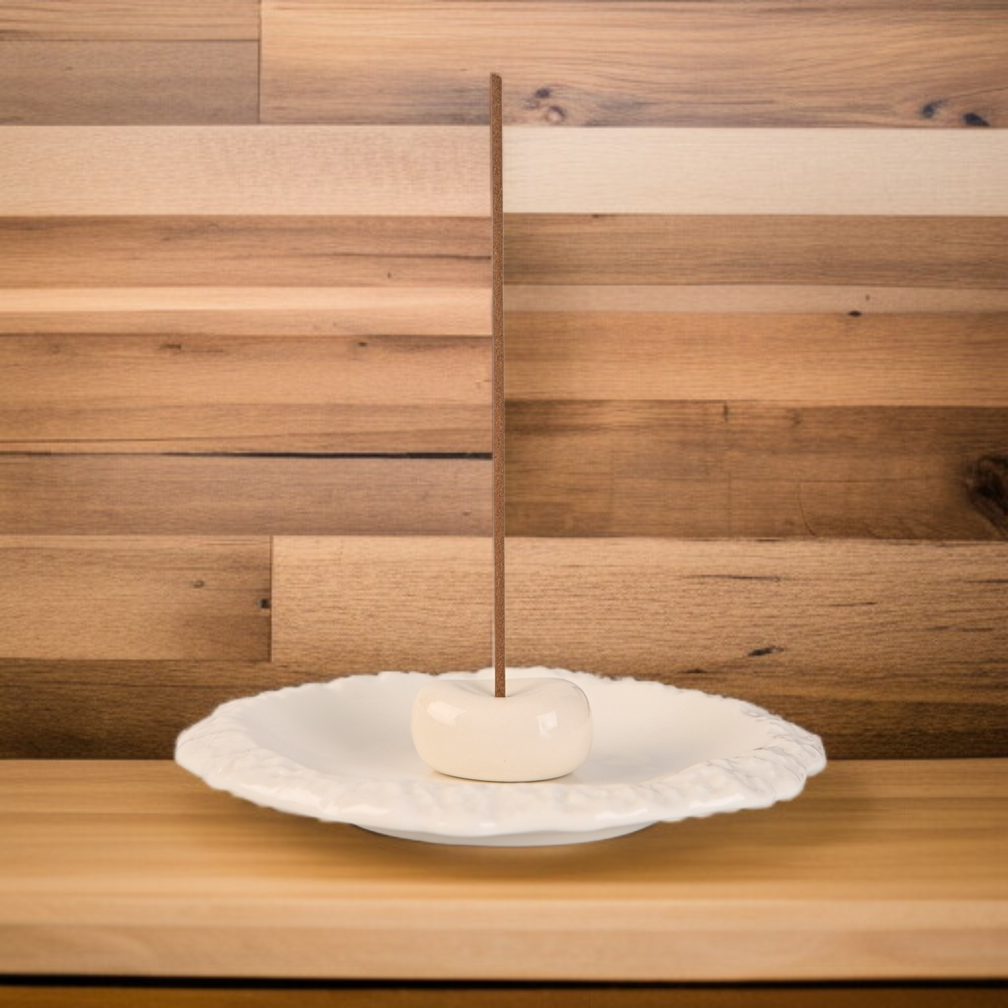 향이 피어오르는 와비사비 세라믹 향로