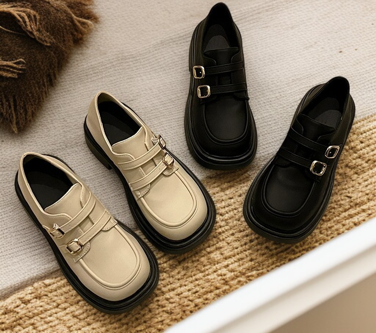 レトロデザインの厚底片足あぶみ婦人靴