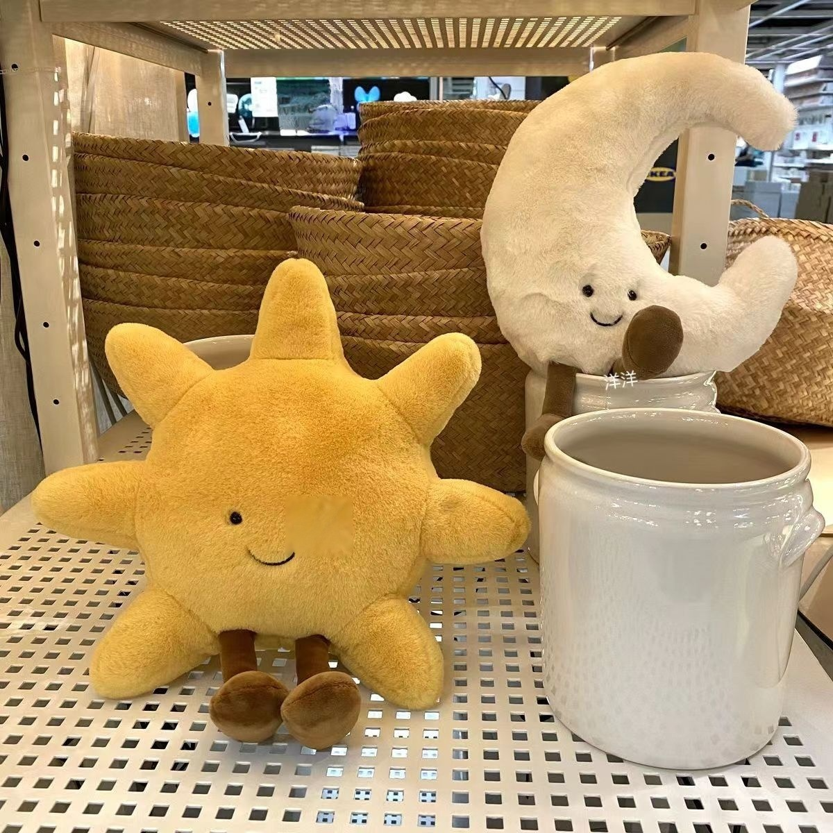 Moon-shaped seat cushion