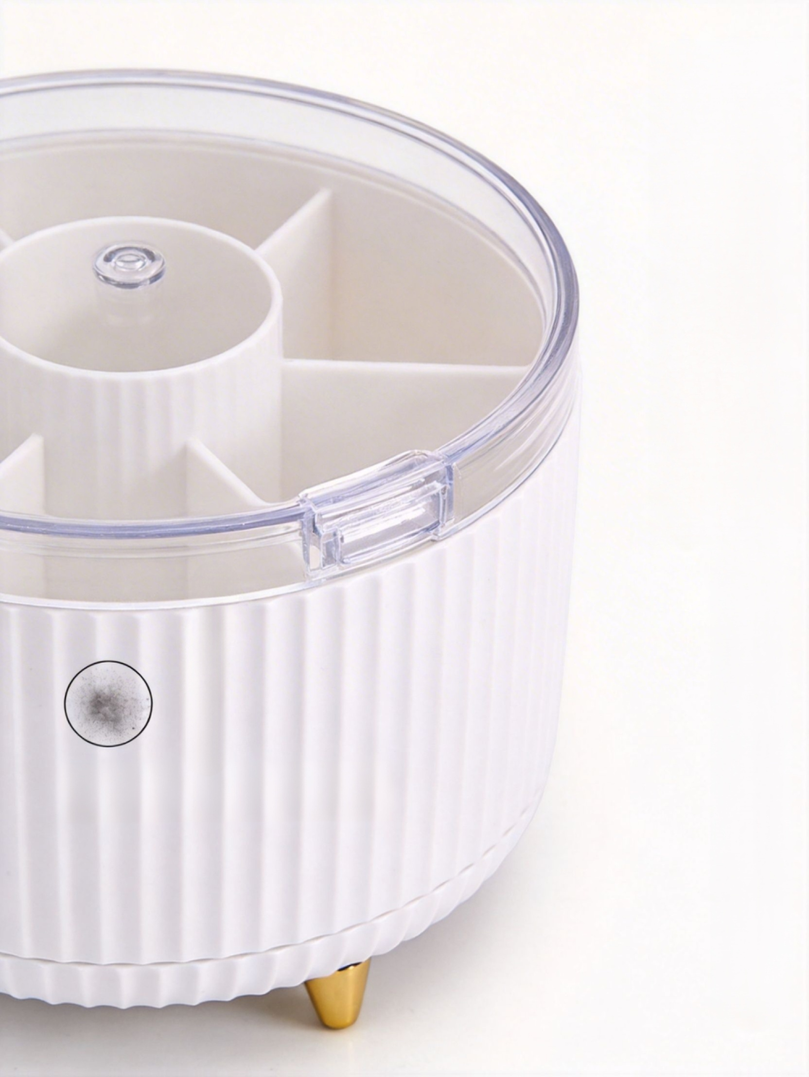 持ち運びに便利なメイクブラシケース