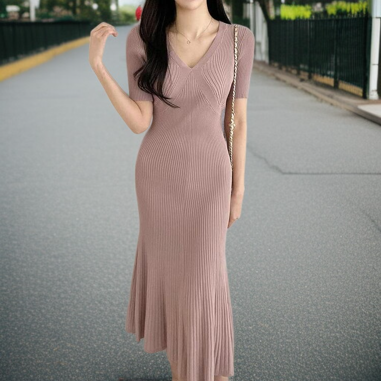 미디스커트 디자인의 세련된 원피스