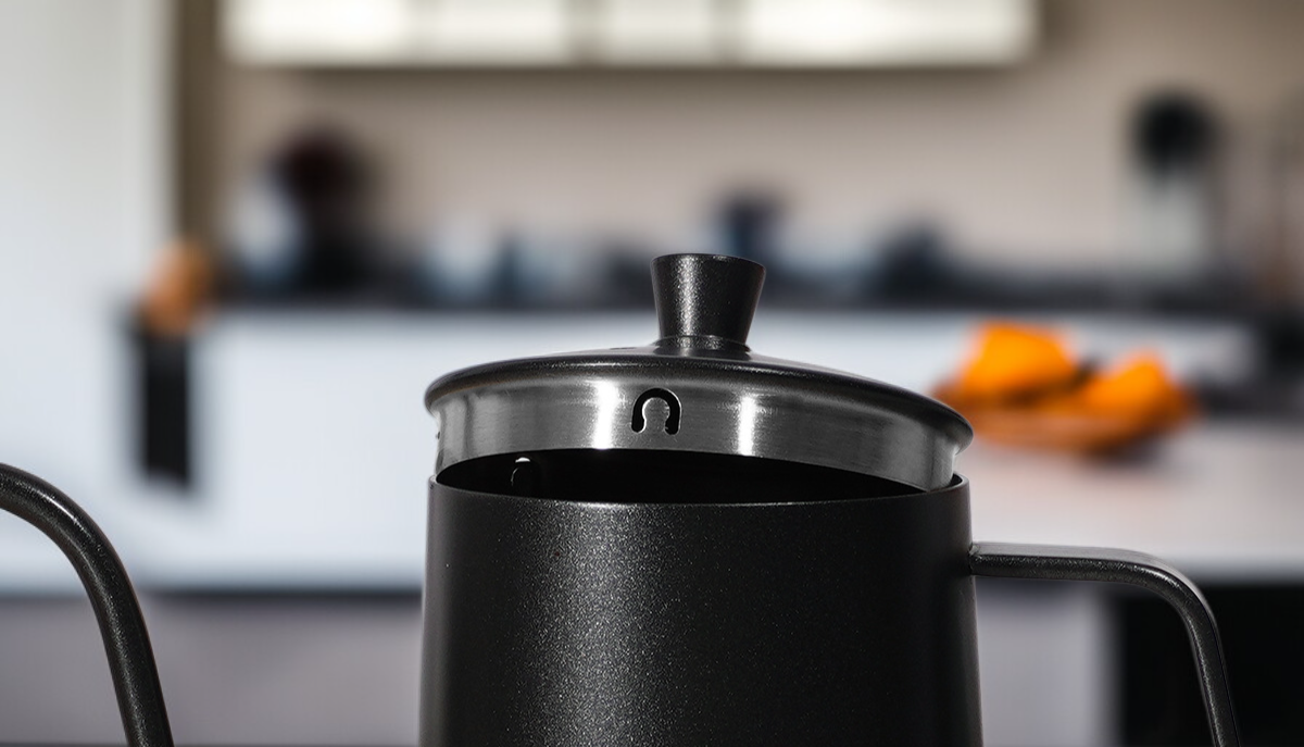 드립 커피 메이커의 세련된 디자인