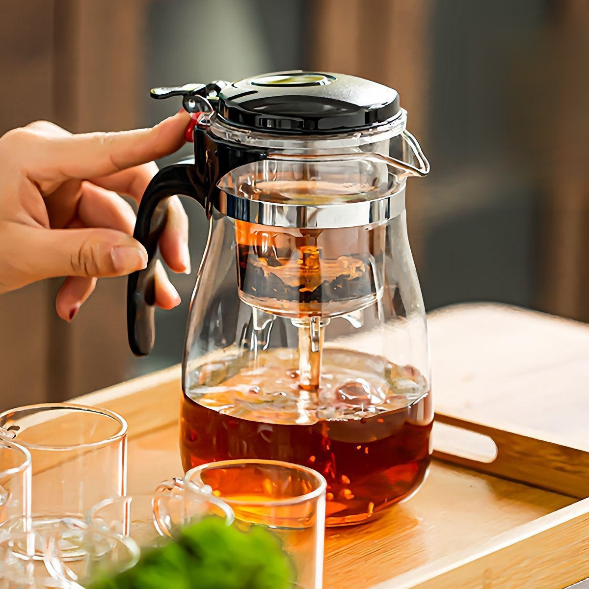 Teekanne aus dickwandigem Glas