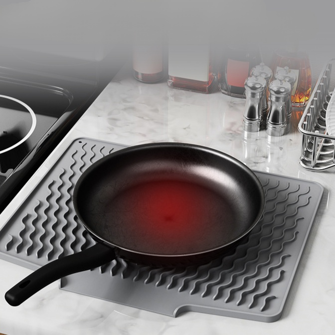 Alfombrilla de silicona para escurrir en la encimera de cocina