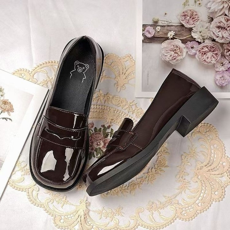 春の和風ベーシックな女性用JKレザーシューズ、パテントレザーのスクエアトゥスクール制服シューズ、光沢のあるレザーのロリータシューズ。