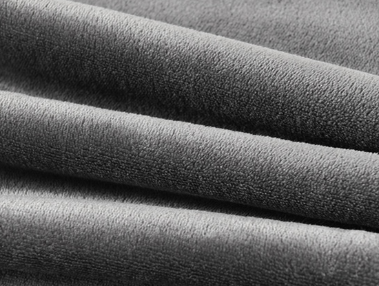 法蘭絨毛毯適合沙發與床鋪使用