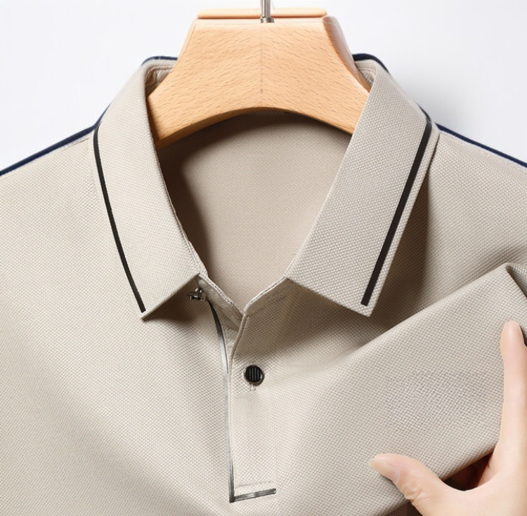 심플한 디자인의 남자 비즈니스 셔츠