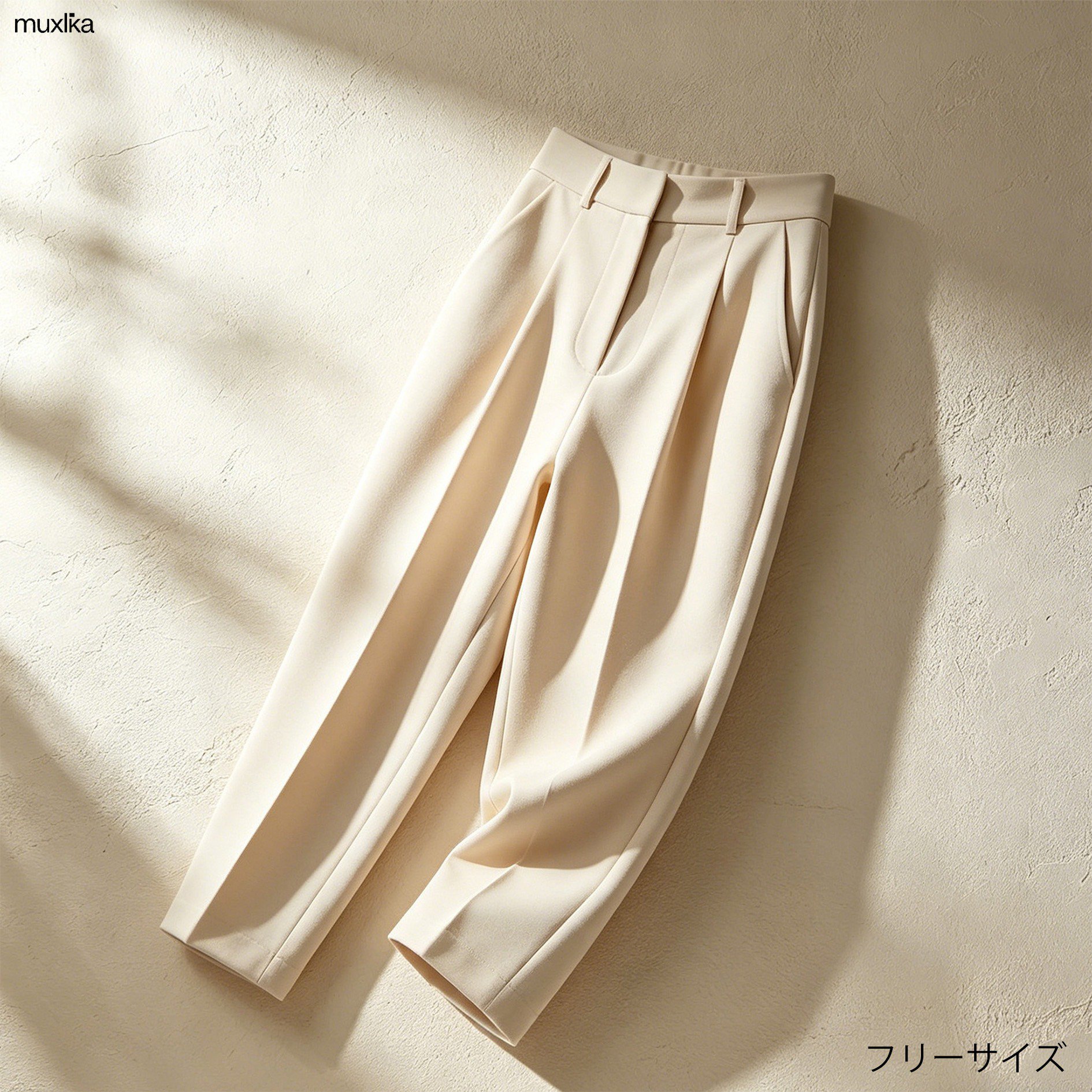 カジュアルコーディネートのワイドパンツ