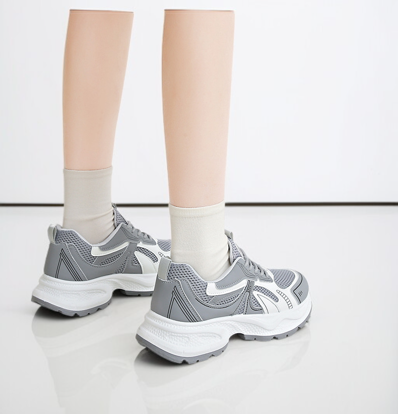 다양한 코디에 어울리는 청키 스니커즈