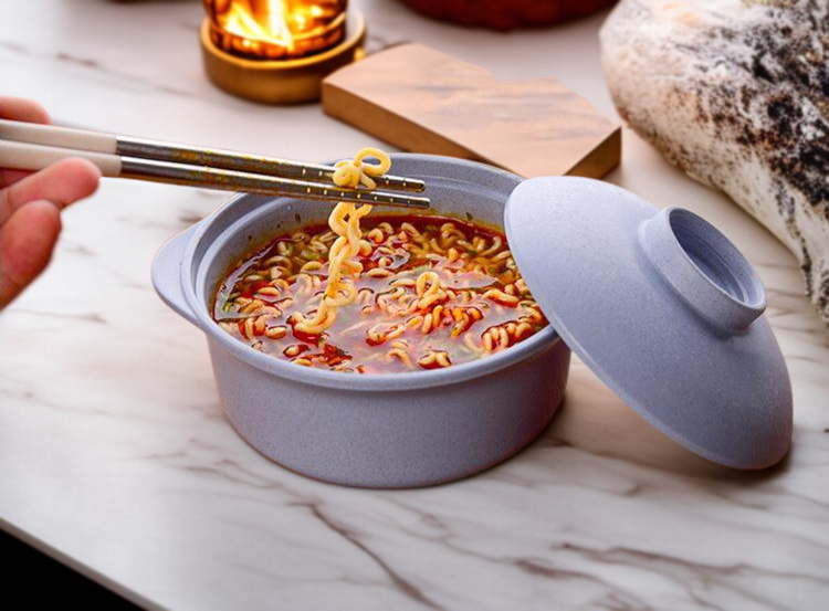 麦わら素材のナチュラルな土鍋ボウル