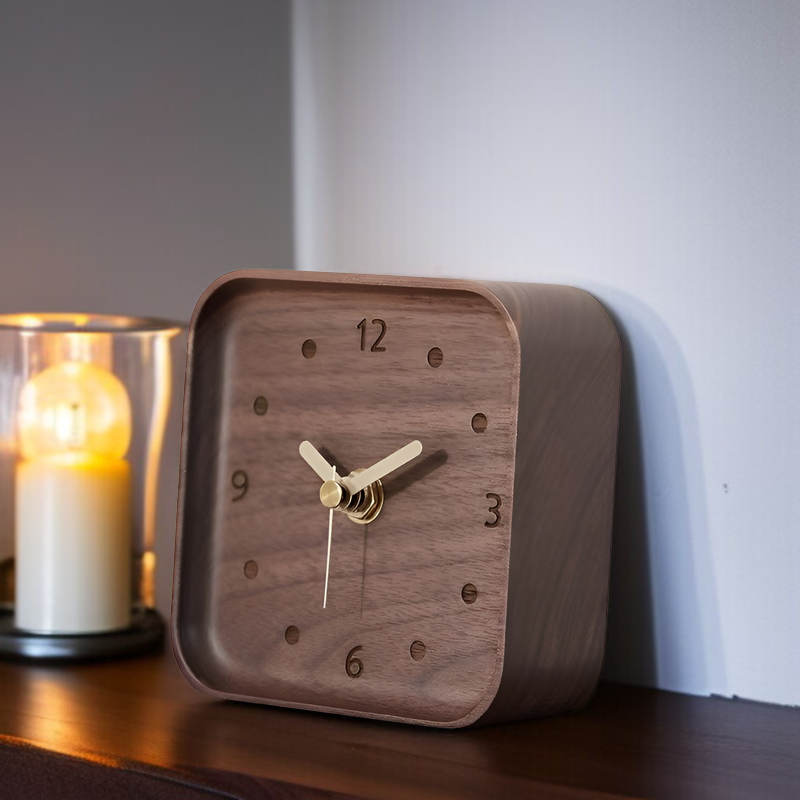 天然木時計のログスタイルのサイレント北欧スタイルのベッドサイドホームデスクトップ時計、マグネット式バックカバーで簡単に操作できます。