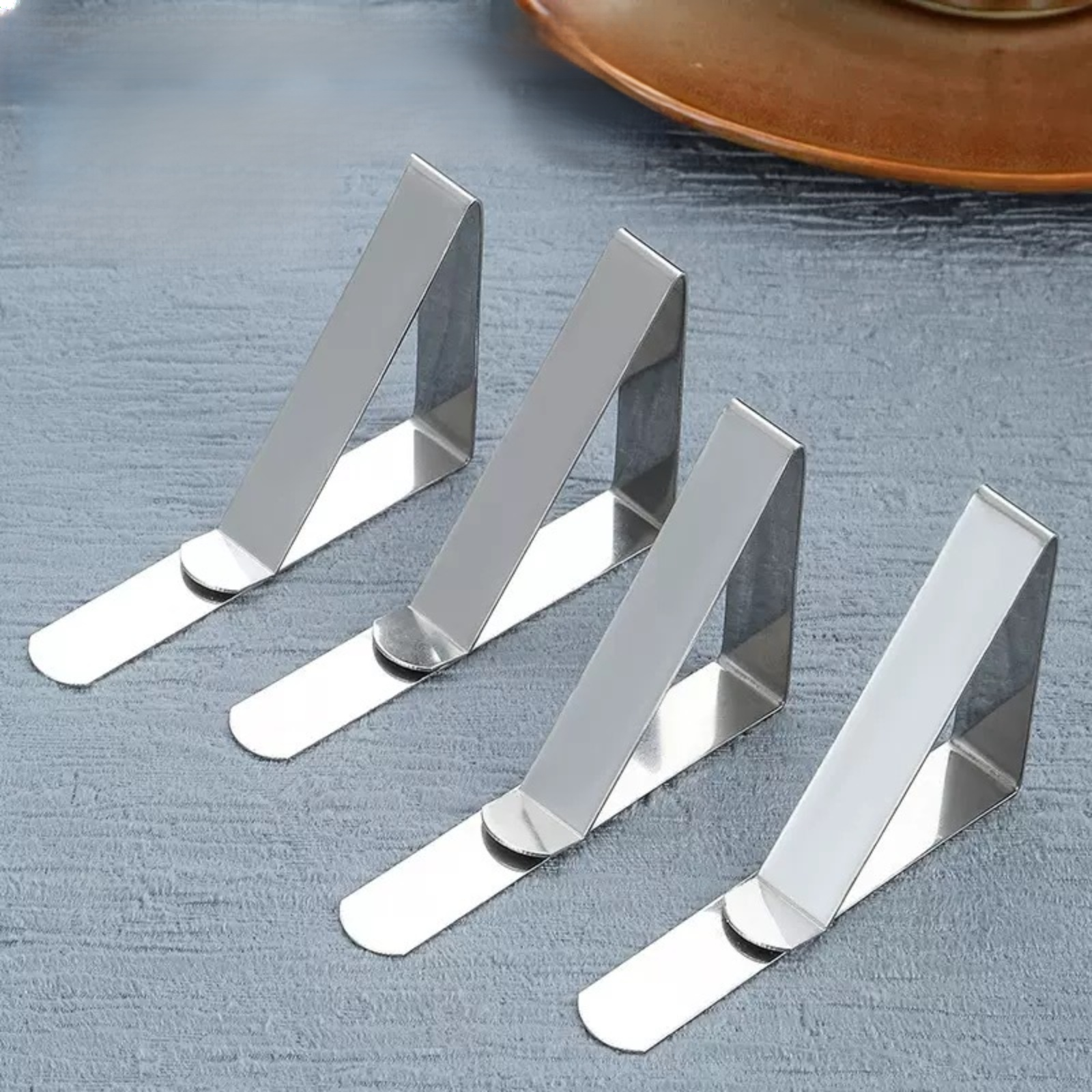 คลิปหนีบผ้าปูโต๊ะรูปสามเหลี่ยม ทำจากสแตนเลส
