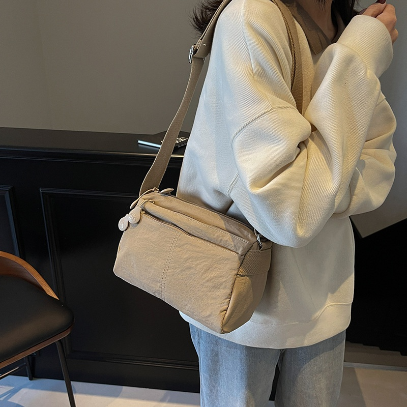 多層百搭輕便斜挎布包