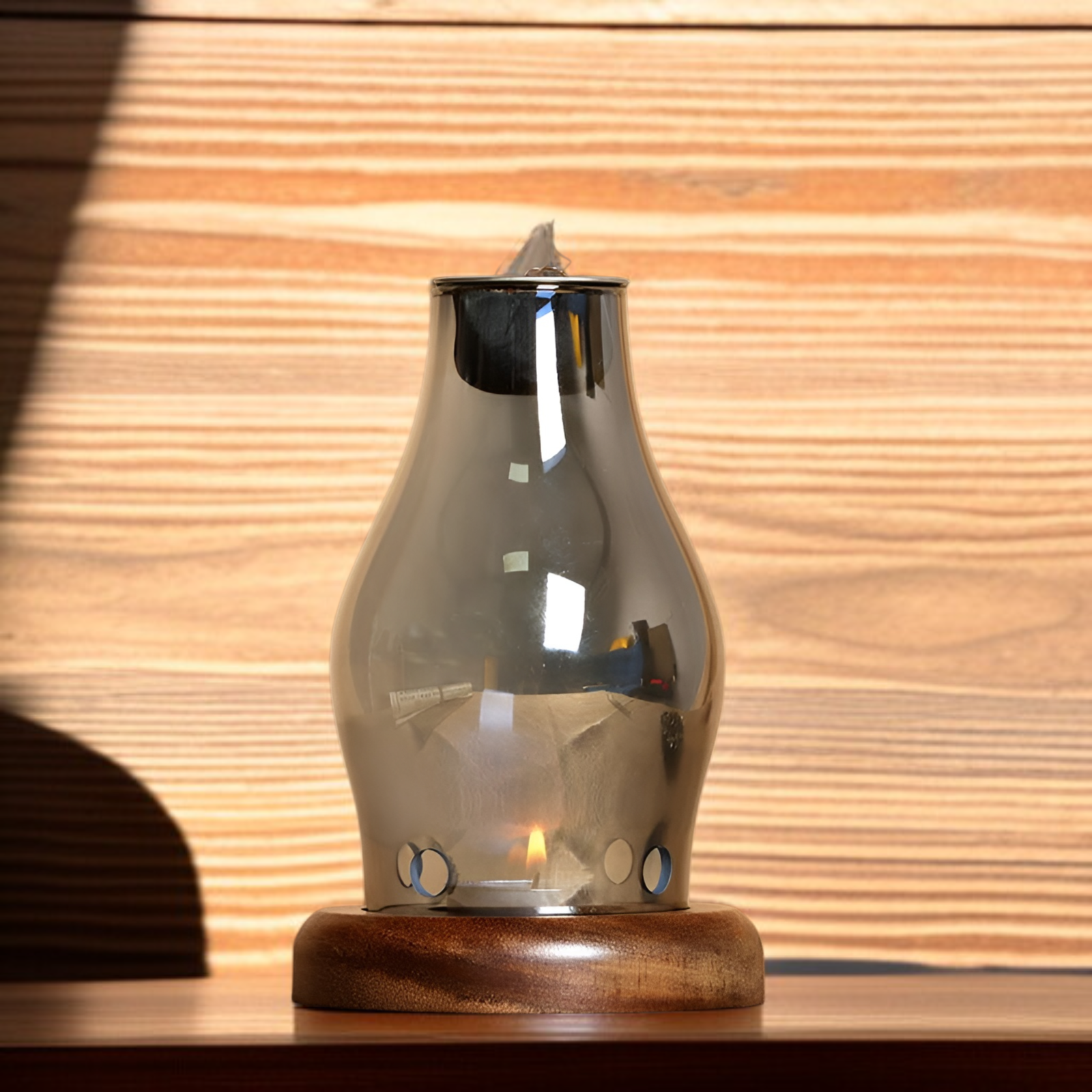 Kerzenhalter aus Holz mit Glas