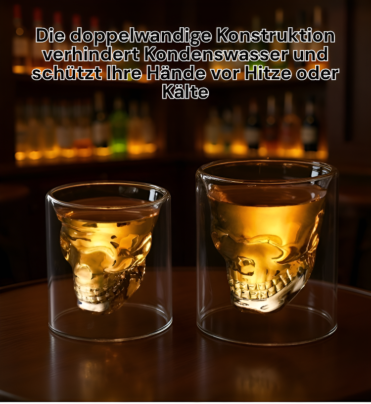 Doppelwandiges transparentes Glas mit Tee befüllt