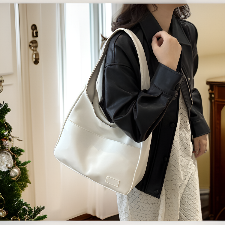 تفاصيل حقيبة نسائية أنيقة بسعة واسعة