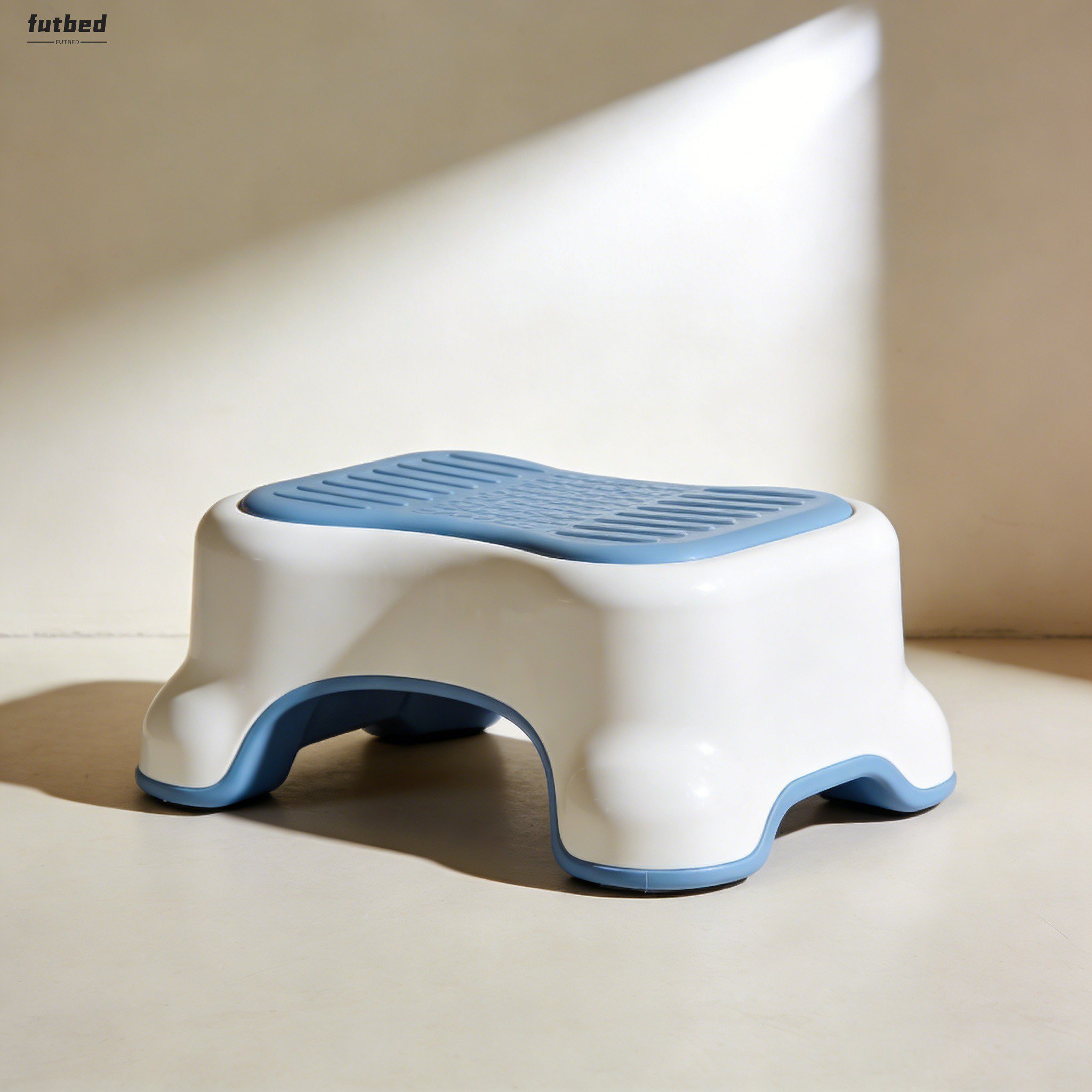 Ergonomic footrest for improved posture at workspace