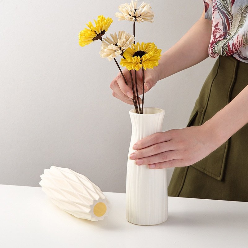 シンプルな装飾花瓶