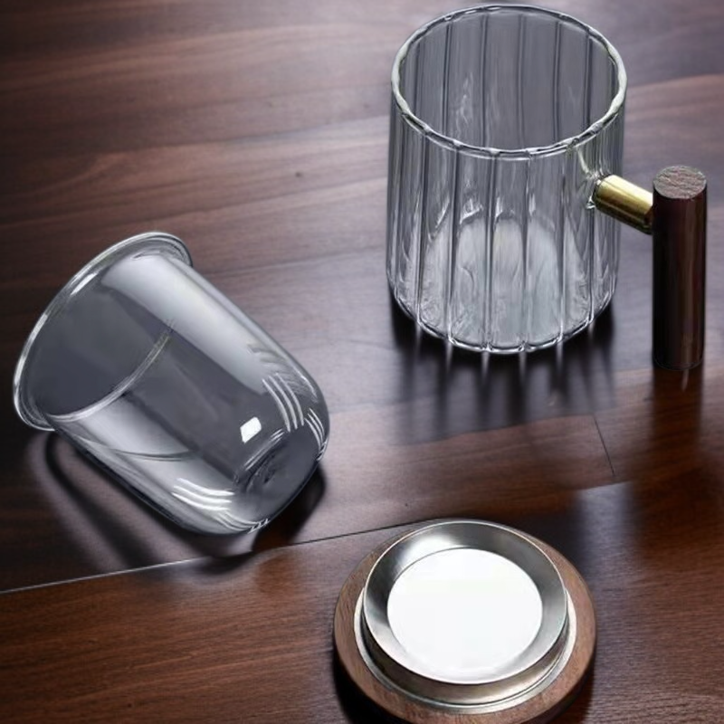 월넛우드 뚜껑과 필터가 있는 보로실리케이트 유리 티컵