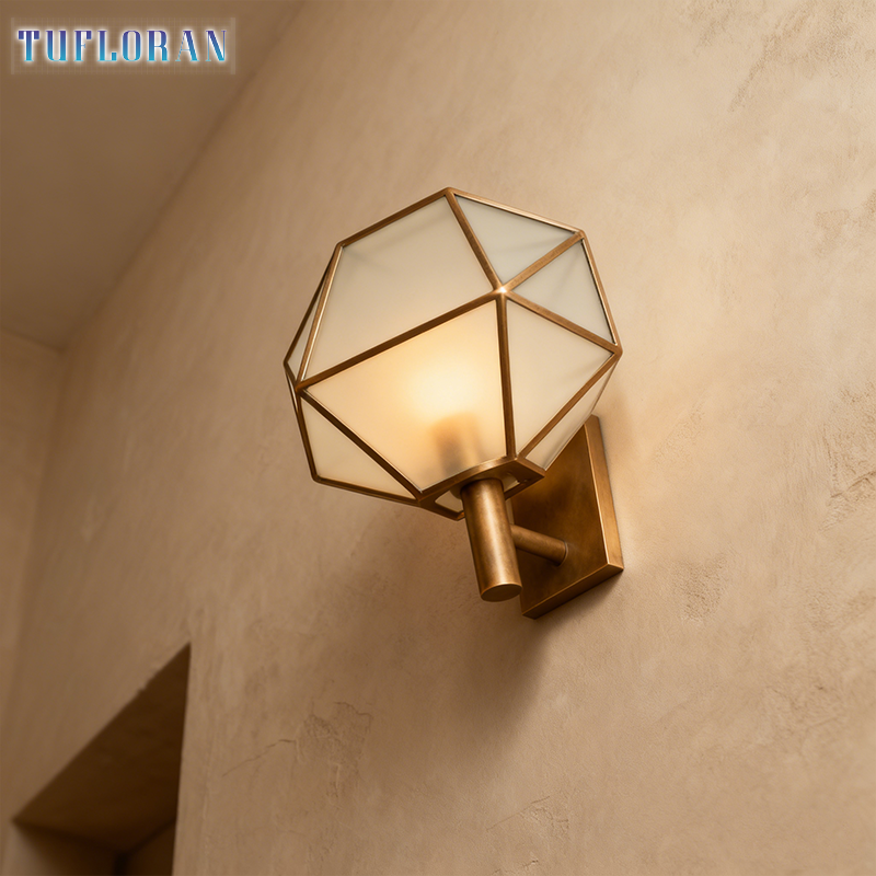 โคมไฟติดผนังดีไซน์หลายเหลี่ยม