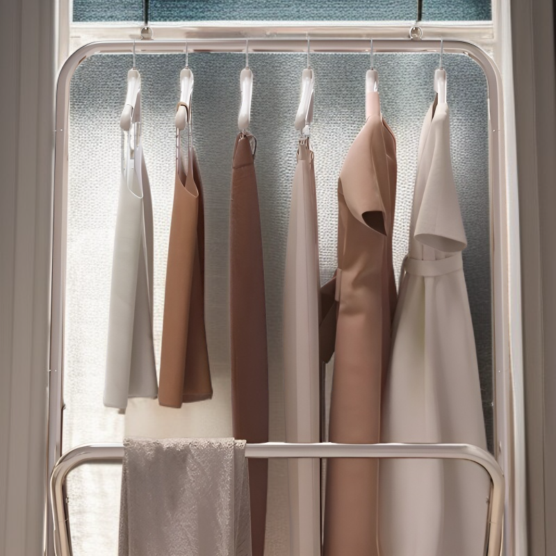 床置き洋服ラック フロアベッドルームコートラック 厚みのある金属製 キャスター付き バルコニー洋服ラック フレーム付き