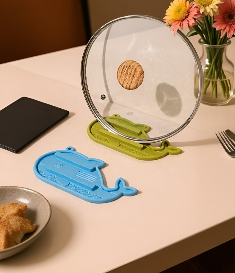 주방용품을 정리한 와이드 선반 모습