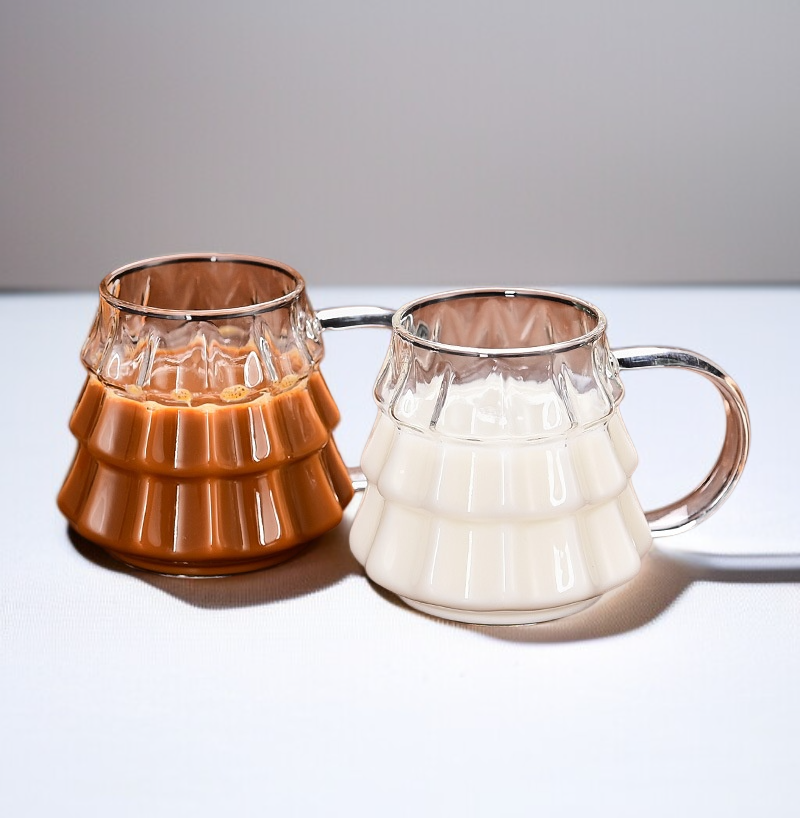 Taza de leche con asa ergonómica