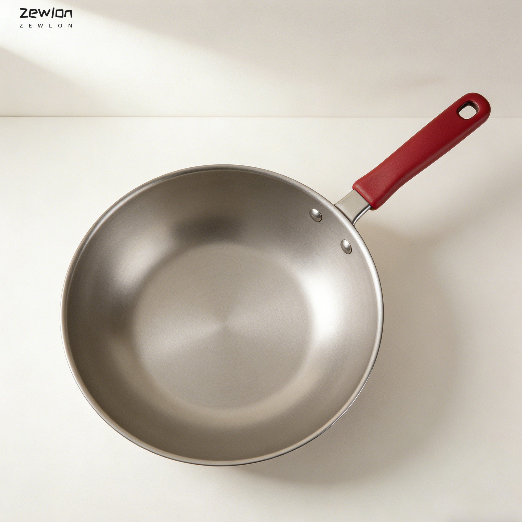 高耐久鉄製炒め鍋の側面デザイン