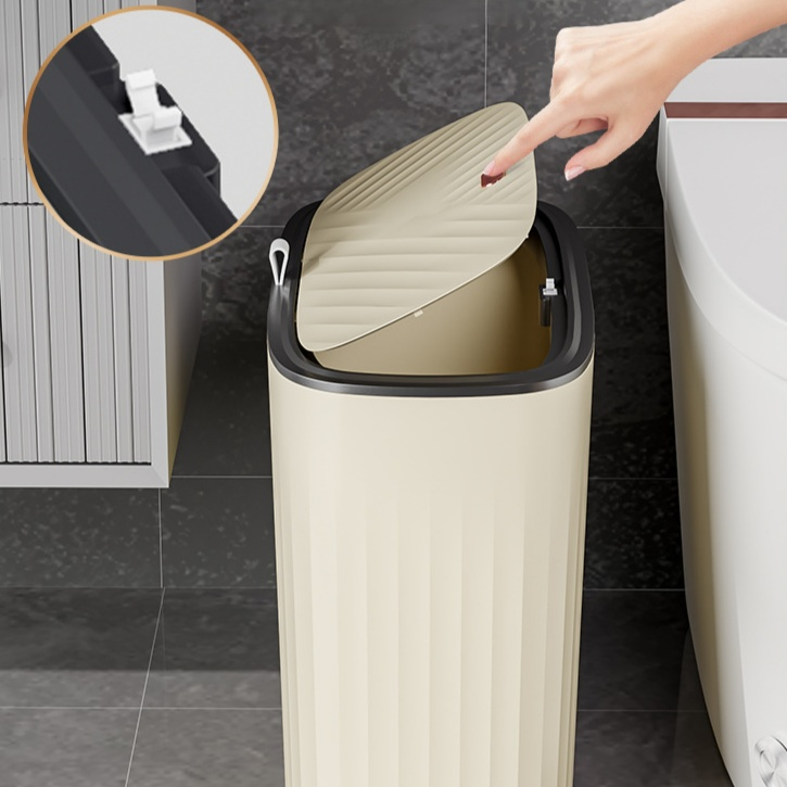 Thùng rác gia dụng dung tích lớn, kiểu dáng đẹp, có nắp đậy.