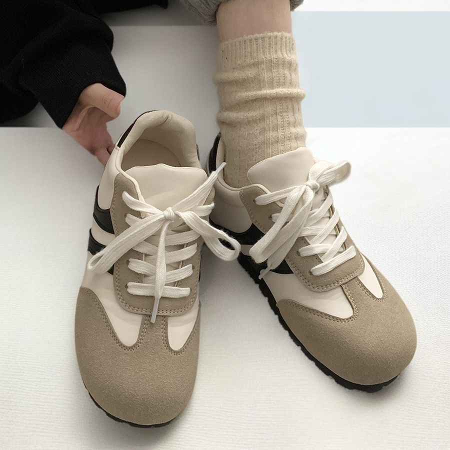 레트로하고 다재다능하며 가벼운 독일산 플랫 트레이닝화