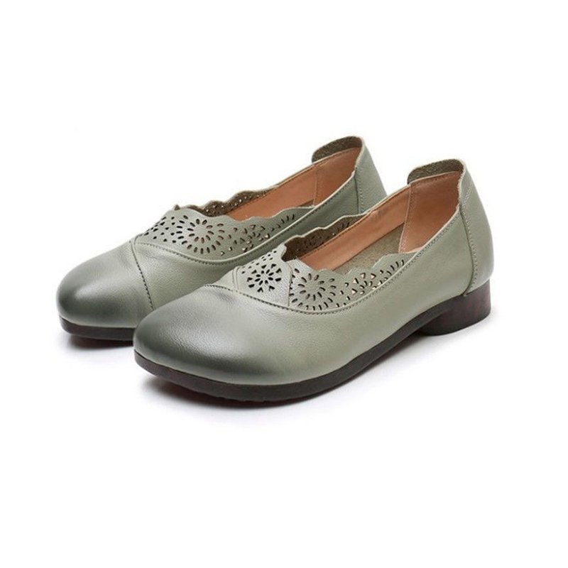 ヴィンテージ風の透かしデザイン快適ママシューズ