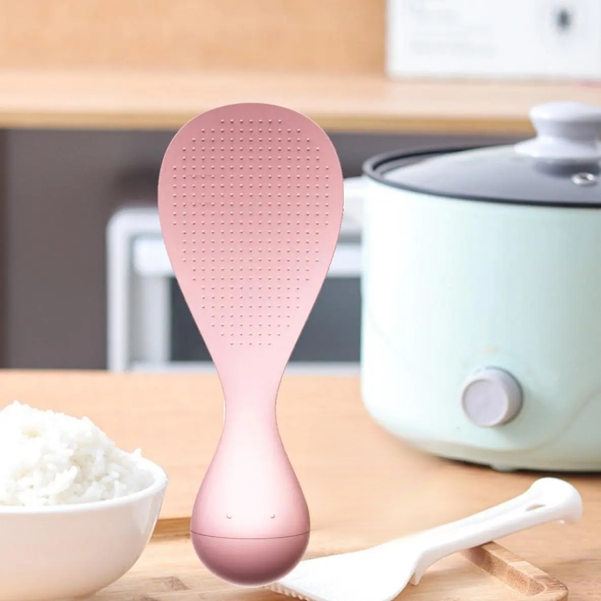 Non stick rice spoon in the kitchen can be used as a standing rice spoon