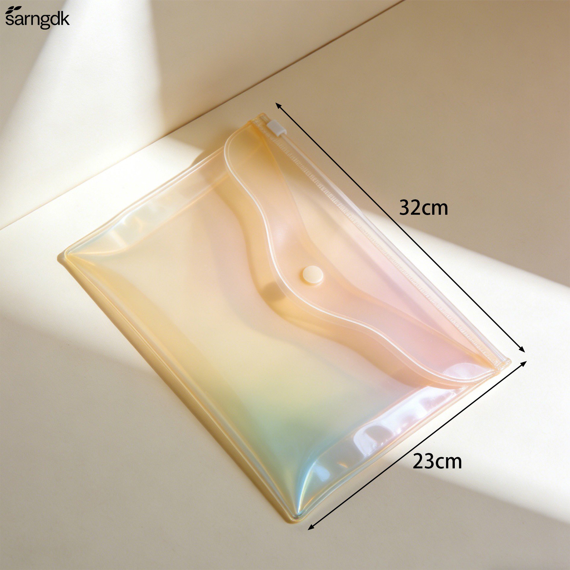 A4 서류를 담은 투명 봉투