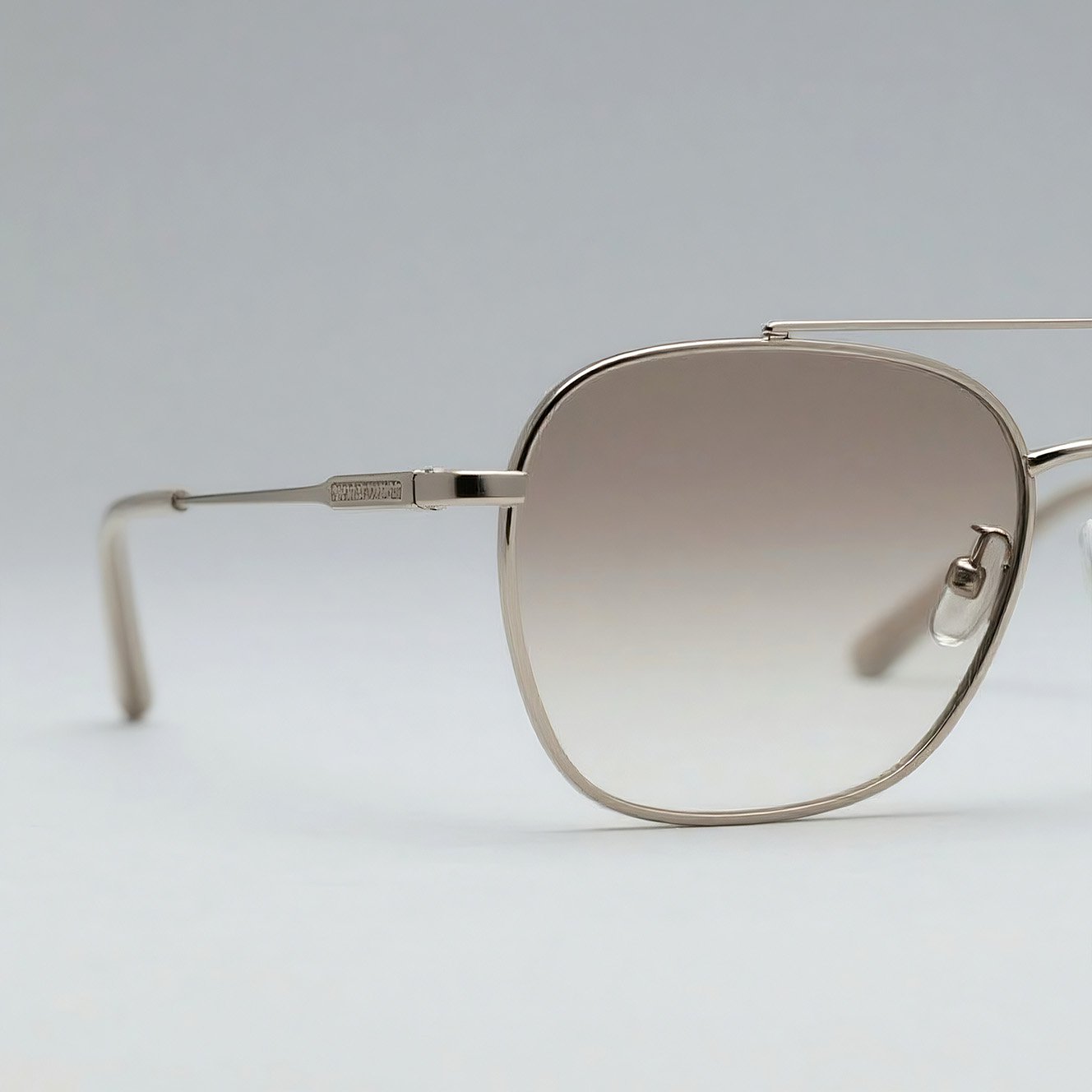 แว่นกันแดดกรอบโรสโกลด์ไล่เฉดสี