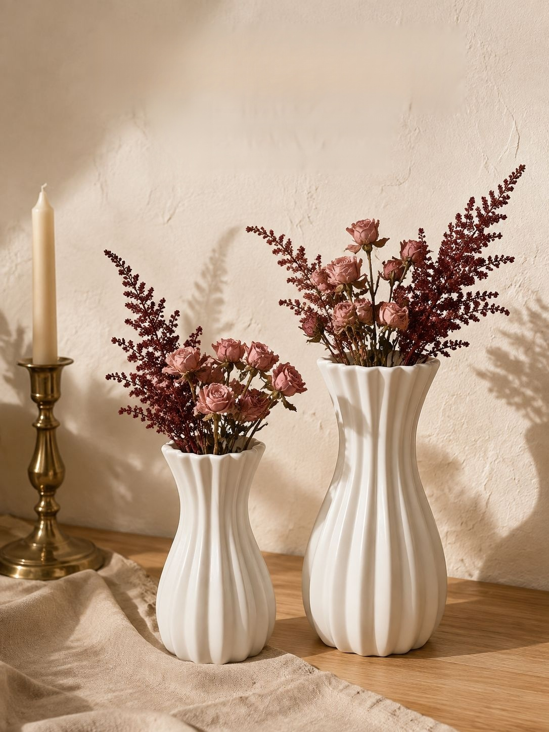 Vase sur pied en plastique style français avec fleurs artificielles rétro pour décoration intérieure