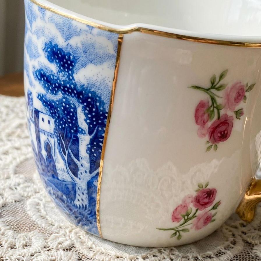 ソーサーとカップのエレガントなデザイン詳細