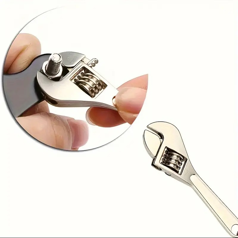 Adjustable wrench