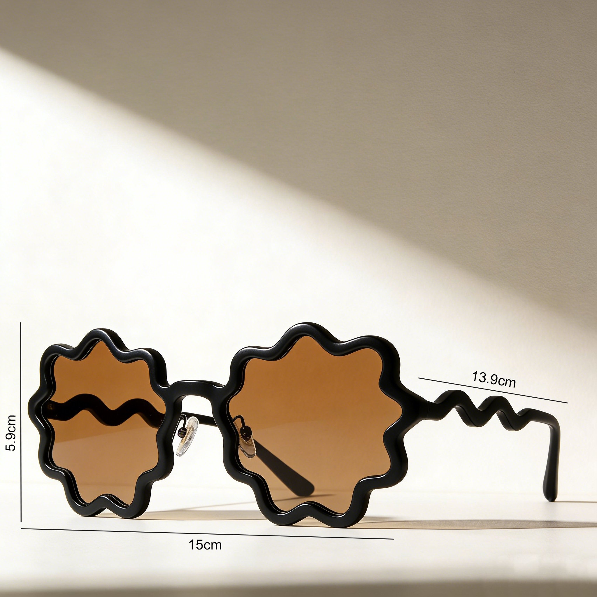 おしゃれなデザインのUVカットサングラス