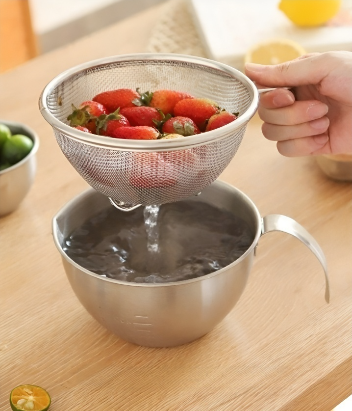 주방에서 사용하는 스테인리스 계란 거품기 컵